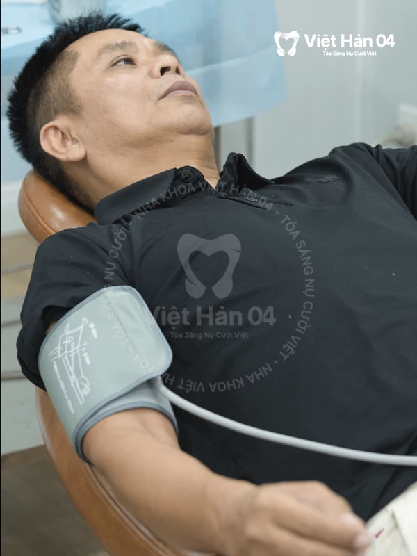 Kiểm tra sức khỏe trước khi tiến hành cấy ghép Implant